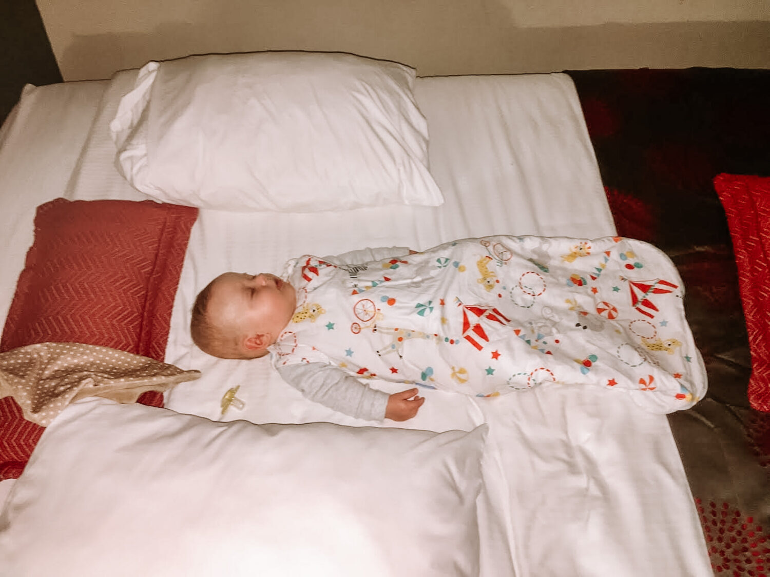 HOW TO KEEP BABY'S BEDTIME ROUTINE WHILST TRAVELLING
