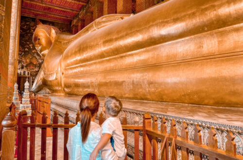Wat Pho: bangkoks temple of the reclining buddha