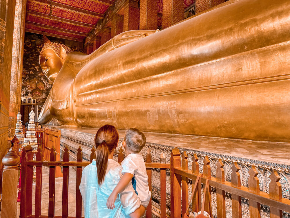 Wat Pho: bangkoks temple of the reclining buddha